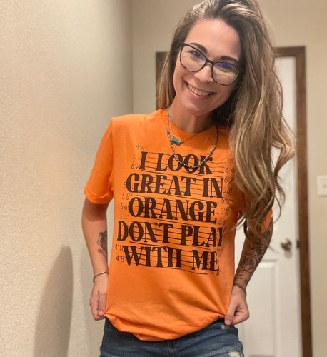 I look great in orange tee