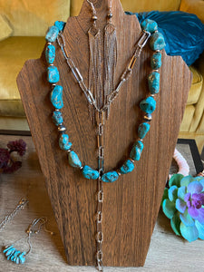 The Chic Dangle Earrings with Navajo Pearls