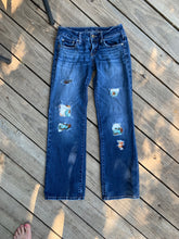 Load image into Gallery viewer, Distressed Jeans